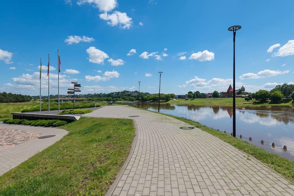 Bright Kaunas Apartment With Castle View Luaran gambar